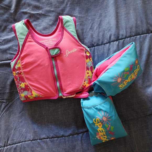 Speedo swimming/ training Vest Girls Size 2-4 and Pink n Blue Arm Floati… - Picture 1 of 5